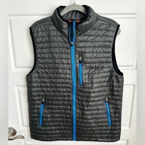 Mountain & Isle Women’s Gray Quilted Vest with Blue Accents Size Medium